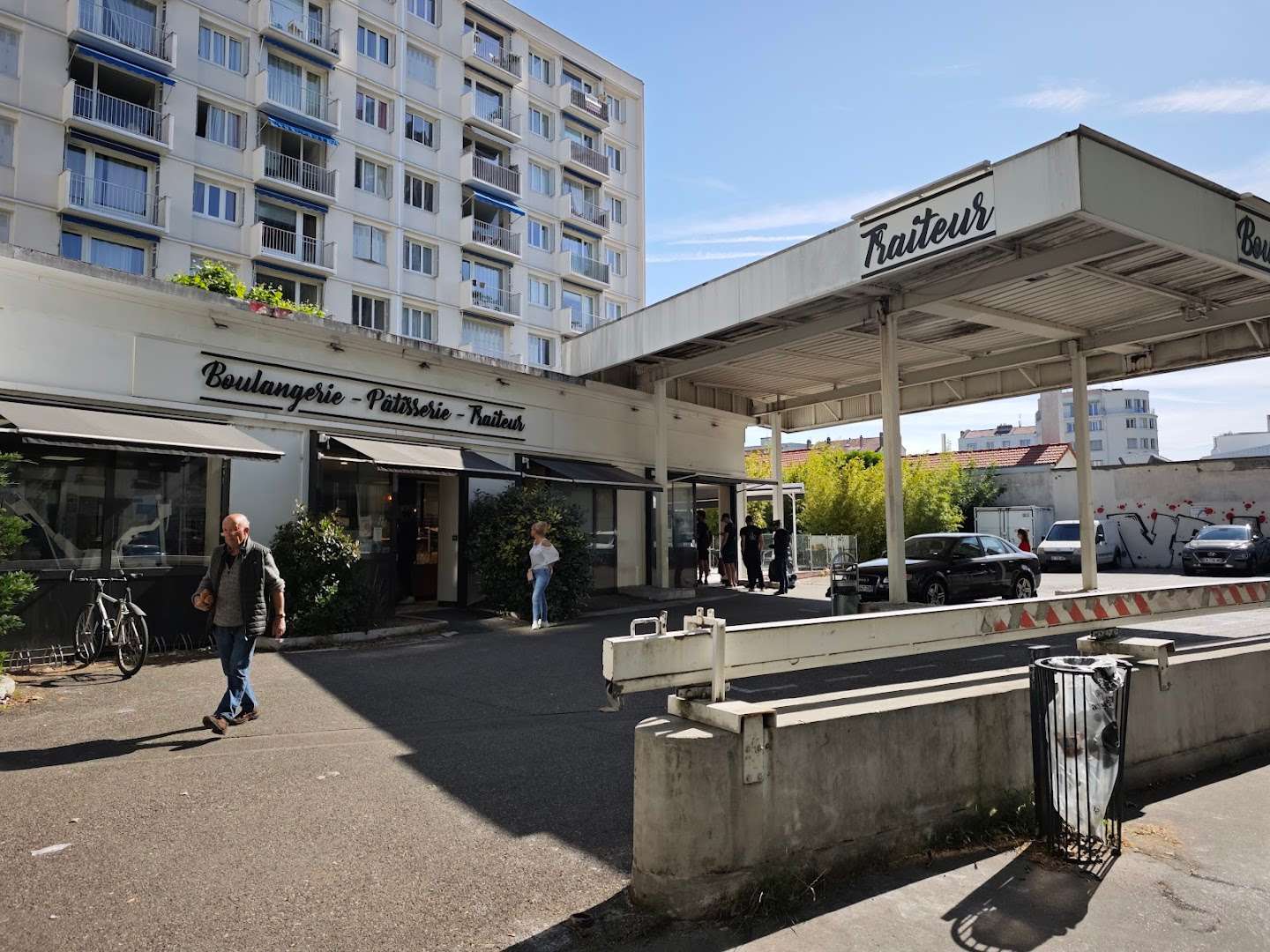 L'Atelier Cours Albert Thomas Lyon: Bakery Locals Keep Coming Back To